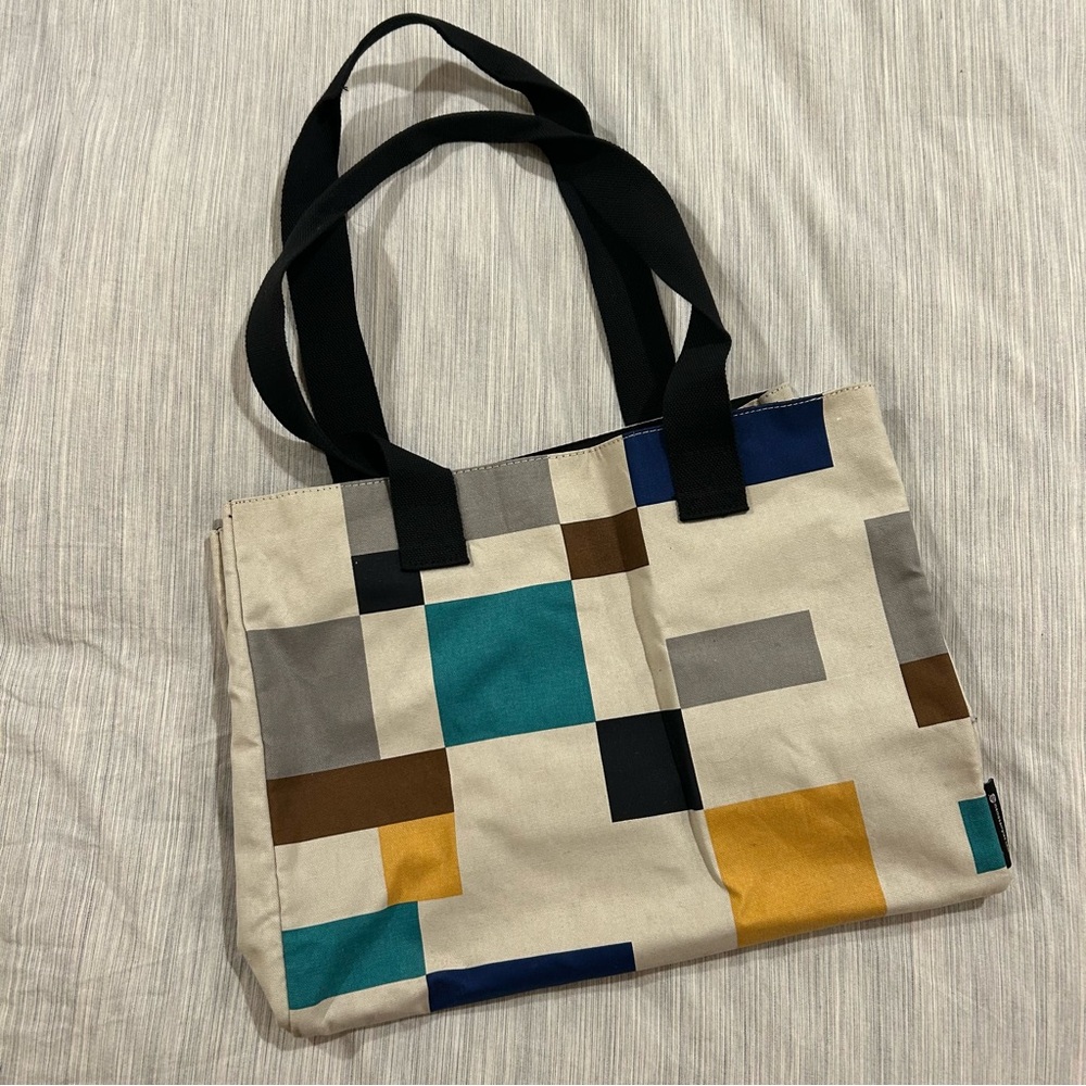 Geometric Tote with Black Straps